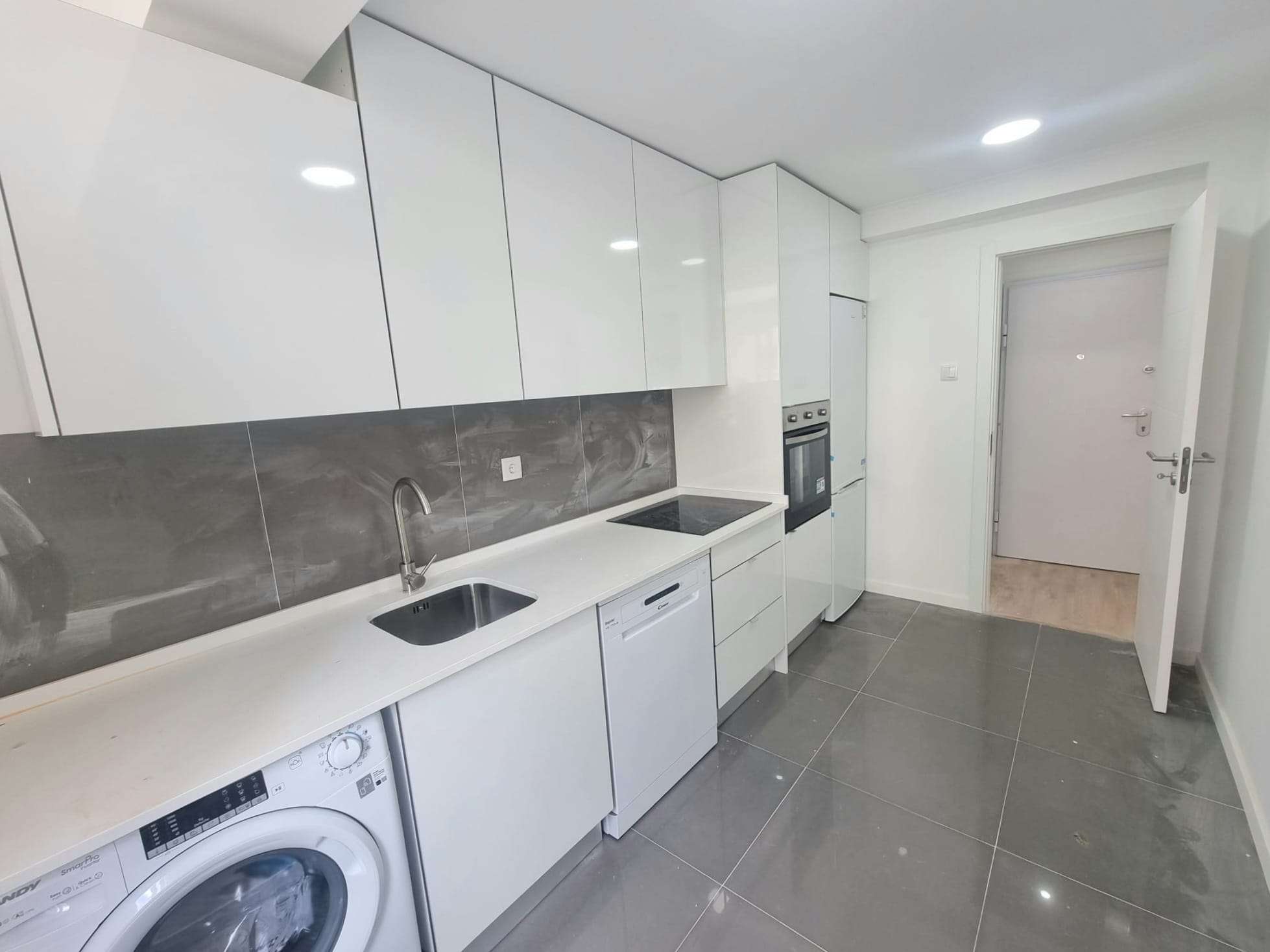Apartamento T3, totalmente remodelado – Odivelas